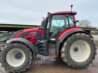 Tracteur agricole Valtra T174eA - 1