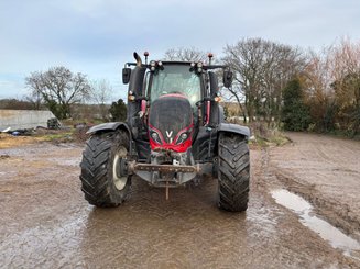 Tracteur agricole Valtra T174eA - 1