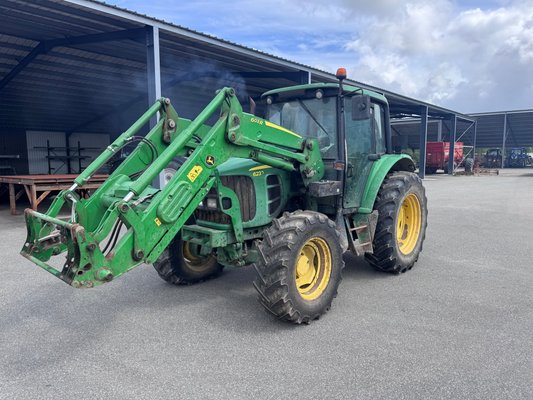 Tracteur agricole John Deere 6230