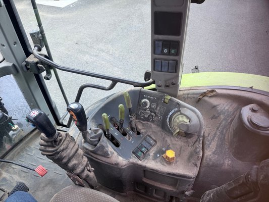 Tracteur agricole Claas ARES 557