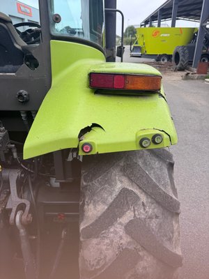 Tracteur agricole Claas ARES 557