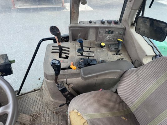 Tracteur agricole John Deere 6230