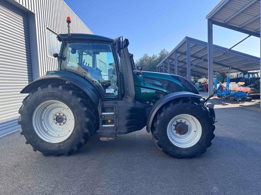 Tracteur agricole Valtra T 144 ACTIVE
