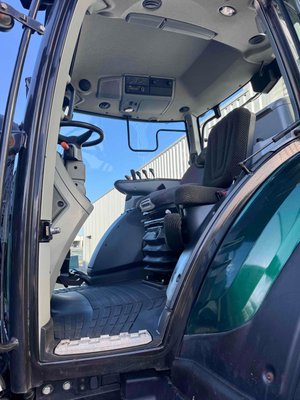 Tracteur agricole Valtra T 144 ACTIVE