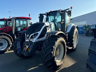 Tracteur agricole Valtra T215D - 1