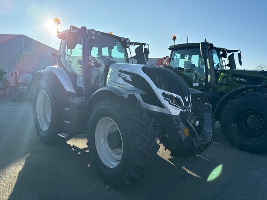 Tracteur agricole Valtra T215D