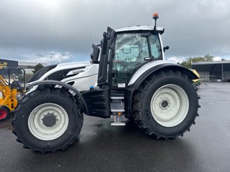 Tracteur agricole Valtra T175EA - 1