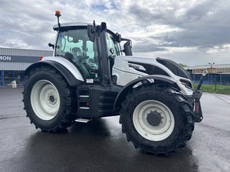 Tracteur agricole Valtra T175EA - 1